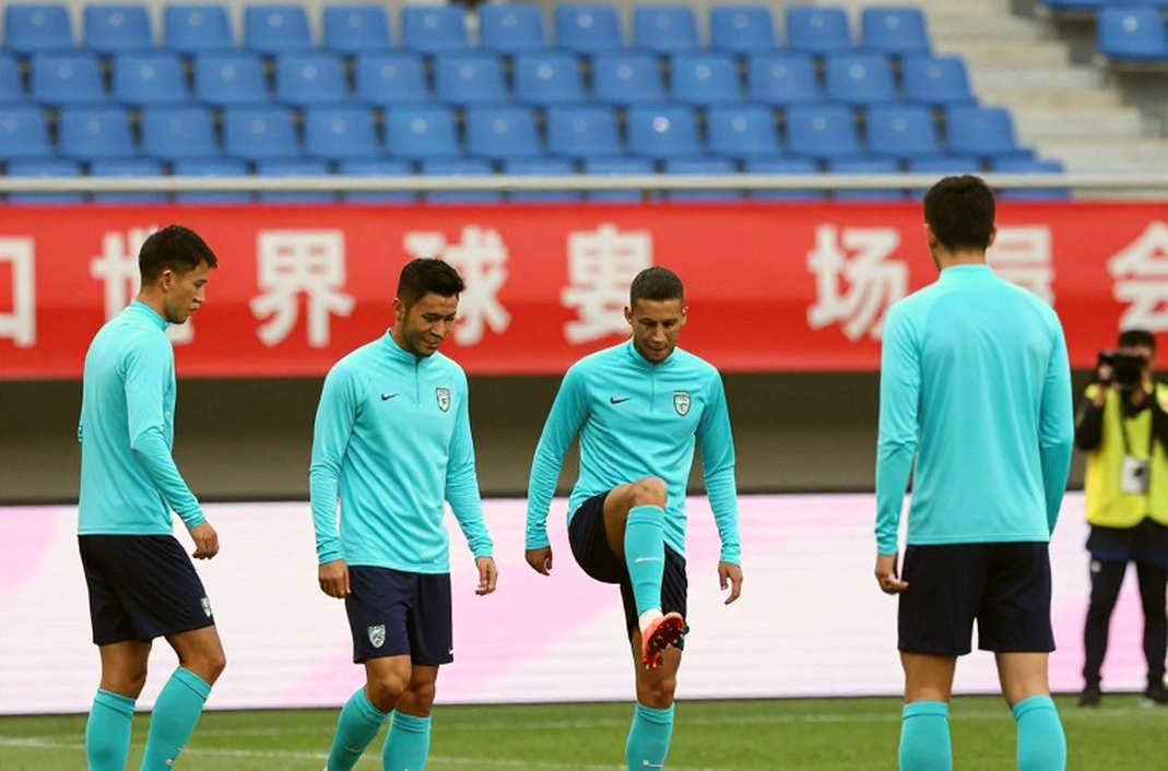 Ligue 1 và mùa hè của kẻ bán: nước Pháp nuôi dưỡng, châu Âu thu hoạch